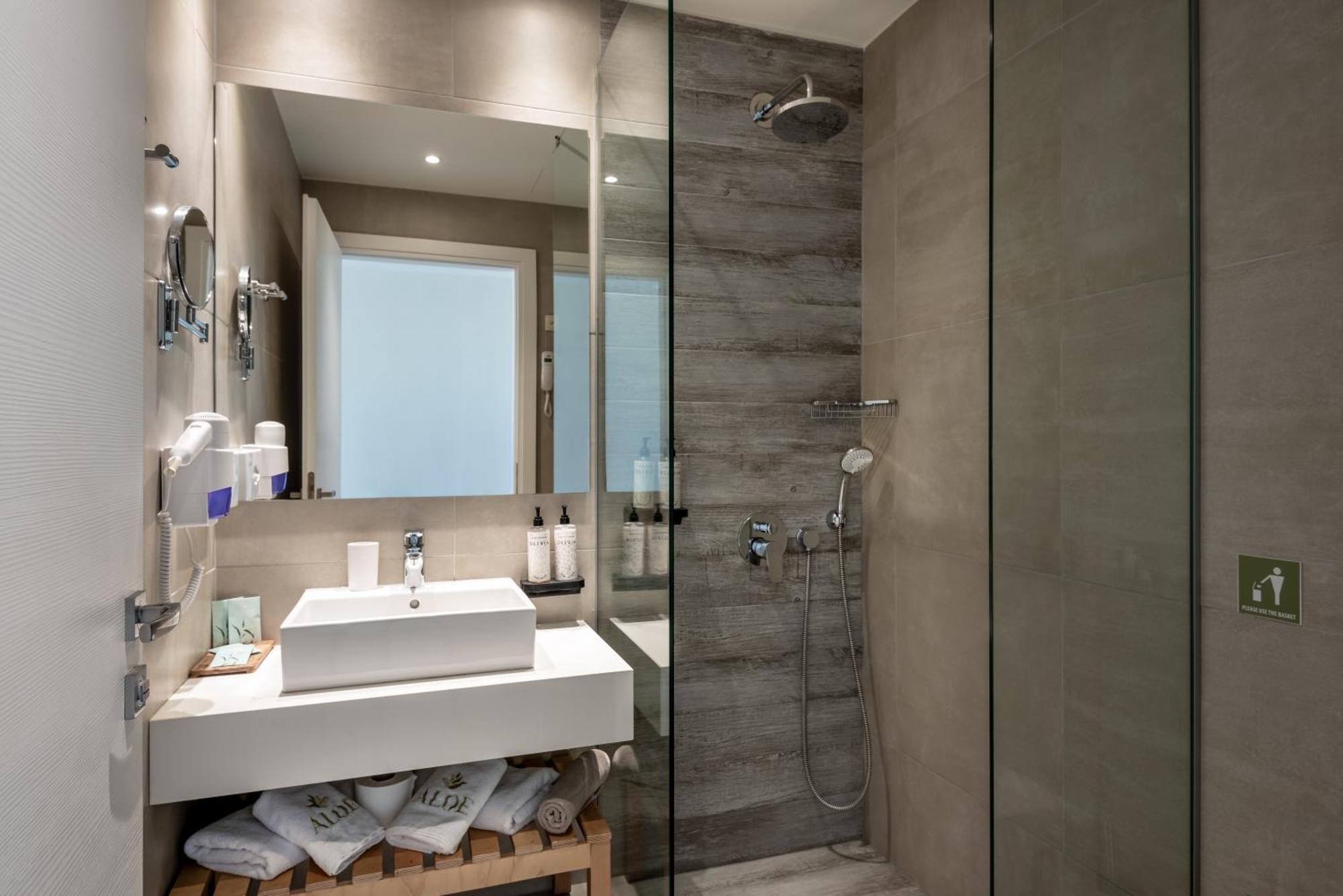 Superior Suite with Sea View and Spa Bath,1624795458:JPEG